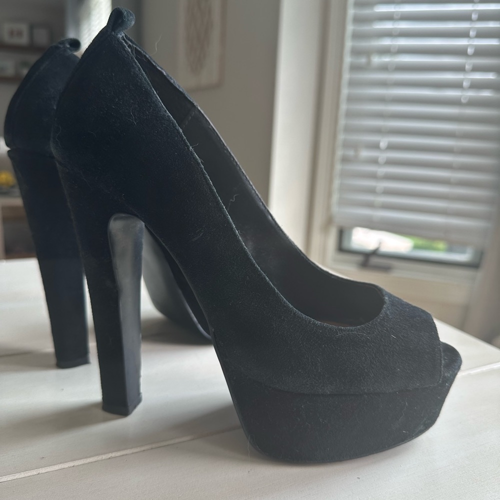 Steve Madden 7.5 black suede high heel